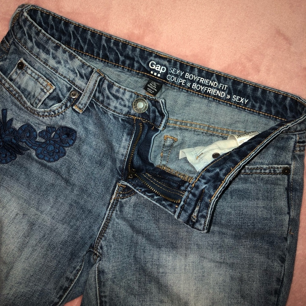 Gap boyfriend embroidered jeans
